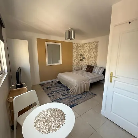 Apartment Carnot 2 *